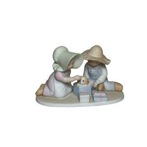 Vintage 1991 "The Perfect Gift" Circle Of Friends Figurine By Masterpiece Homco,